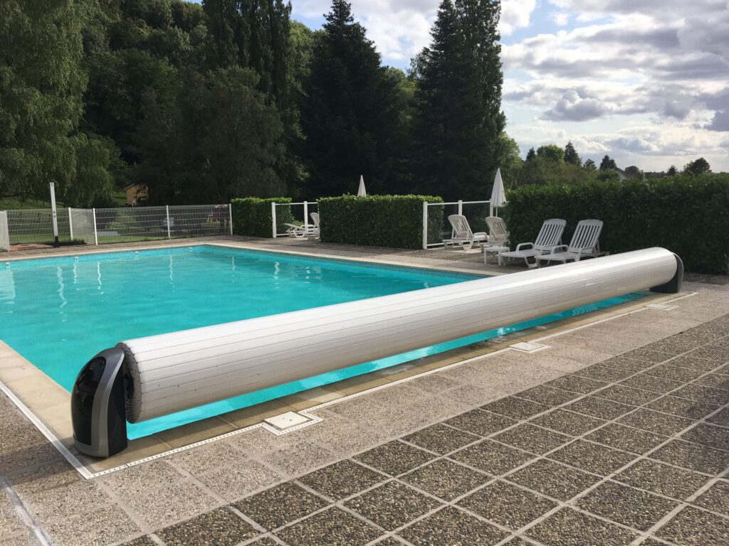 Quelles solutions pour diminuer l’impact environnemental d’une piscine ?